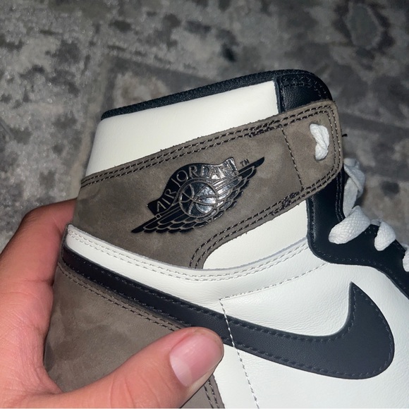 Jordan 1 High Dark Mocha - Picture 12 of 16
